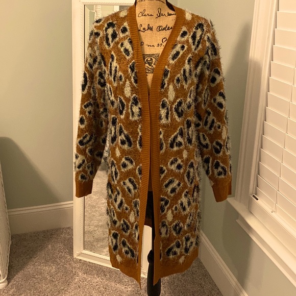 Daytrip Sweaters - Daytrip cardigan sweater w/leopard pattern, size M.